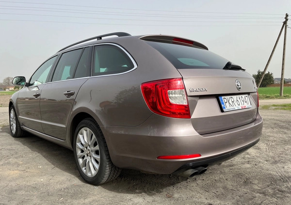 Skoda Superb cena 40000 przebieg: 283000, rok produkcji 2014 z Zduny małe 352